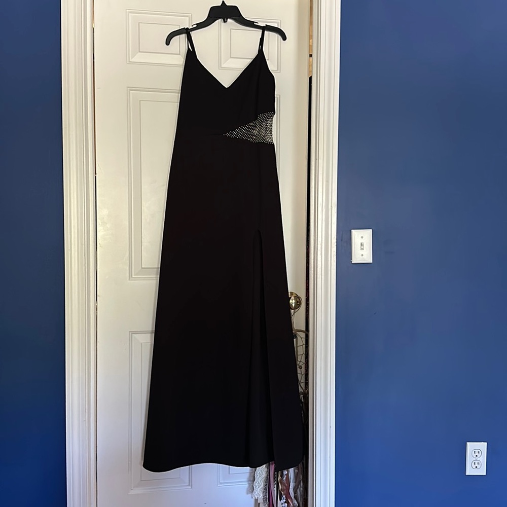 B DARLIN WOMEN'S MESH INSET SCUBA CREPE GOWN BLACK